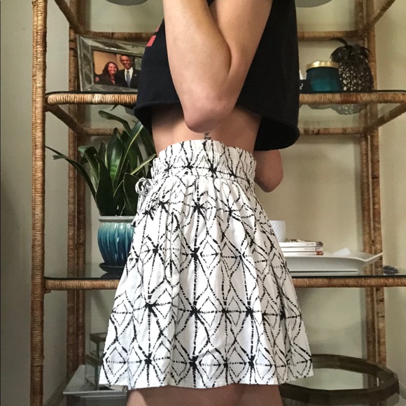 Printed shorts - Picture 2 of 5